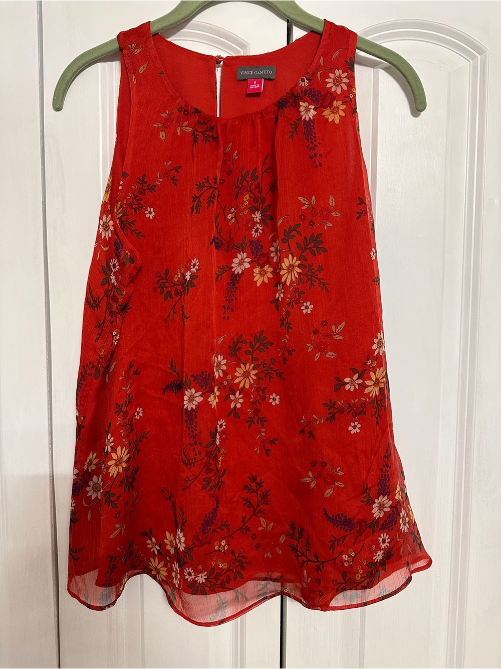 VINCE CAMUTO Red Floral Sleeveless Blouse size small